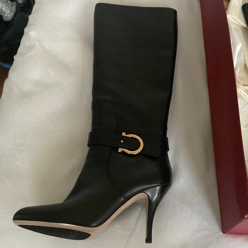 Black leather salvatore Ferragamo heeled boots